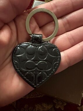 Heart-Shaped Patent Keyring - Black